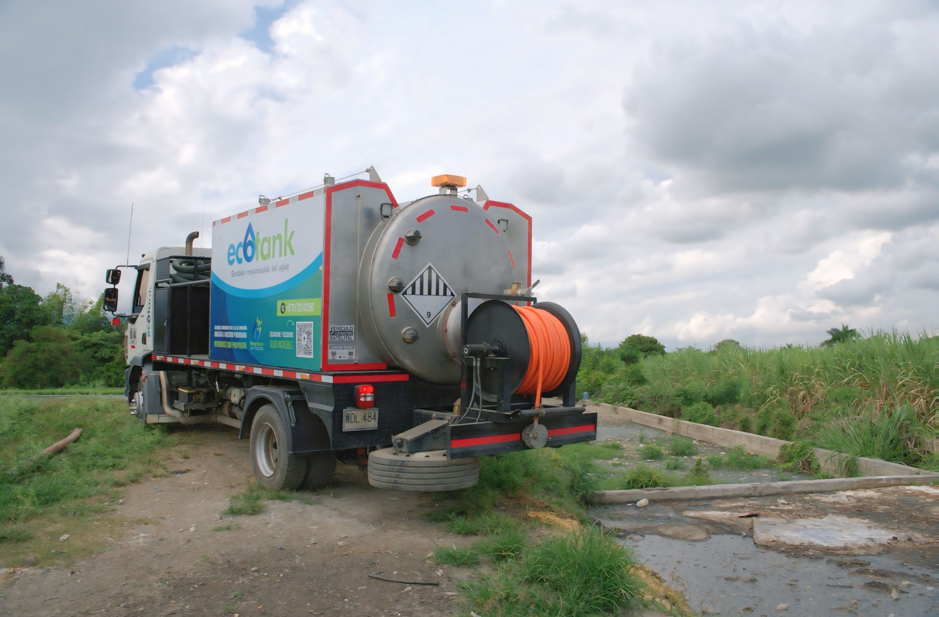 Succión y diposición de aguas y/o lodos residuales