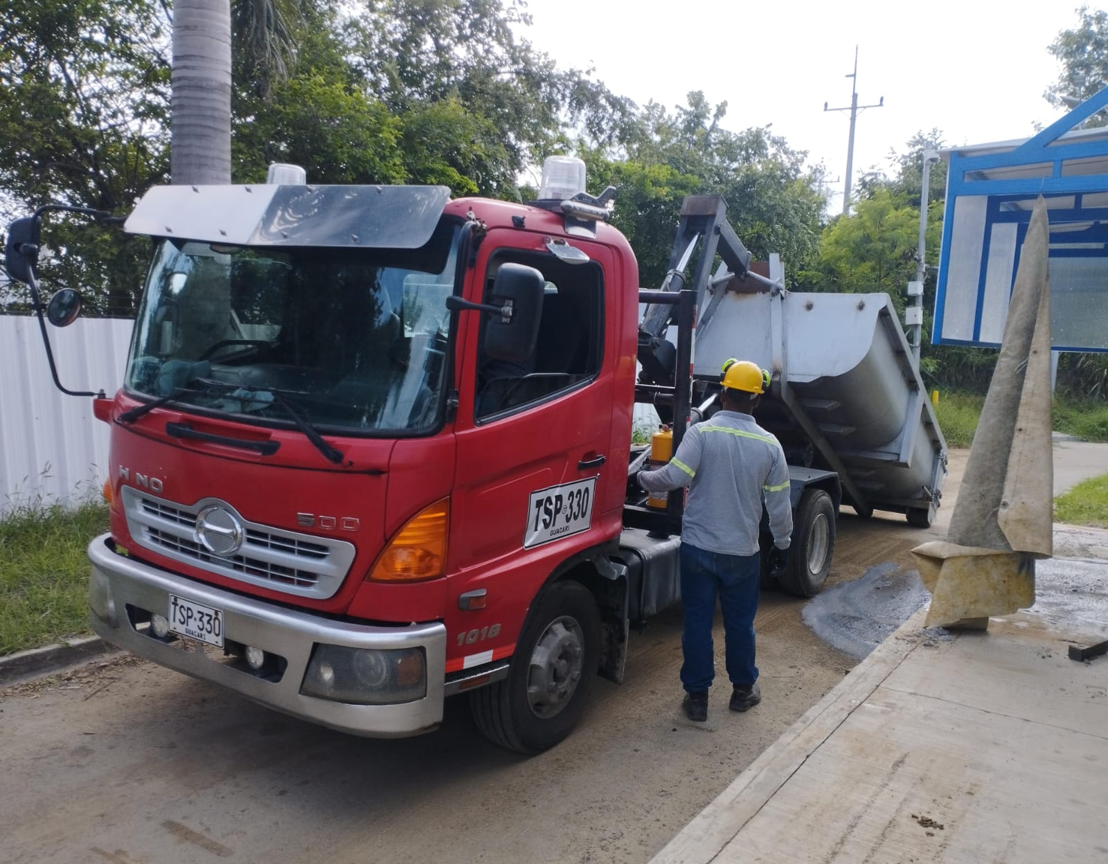 Recolección y disposición de residuos sólidos y/o lodos deshidratados