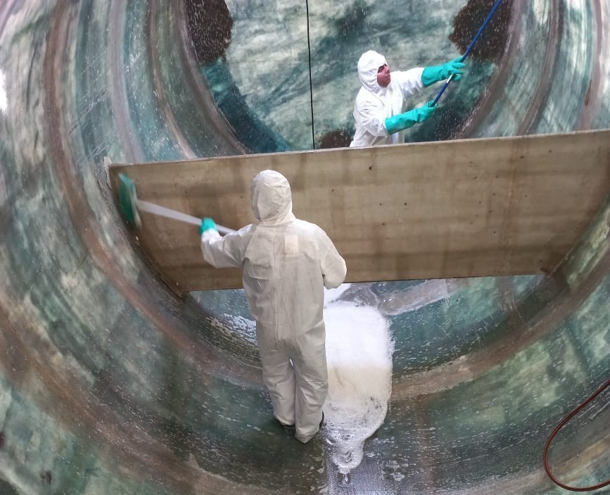 Limpieza de tanques industriales y de agua potable